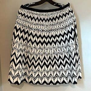 Women’s Fabulous skirt - black/whitetr zigzag with silver sequins; size M